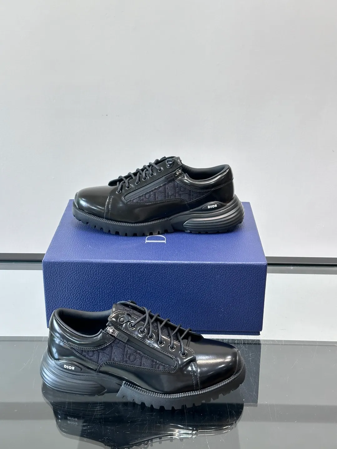 Men's shoes 💰p560 "Dio＊" Combat Derby Shoes Dior Combat Derby Shoes, black calfskin + Dior Oblique embroidery, highly recognizable. Shoelaces + technical zippers make it easy to put on and take off. The EVA hybrid soles are light and comfortable, with a sense of sportiness and fashion. They are great for daily wear or sports. They are the perfect combination of high fashion and functionality. size: 39-44 (38.45 customized)